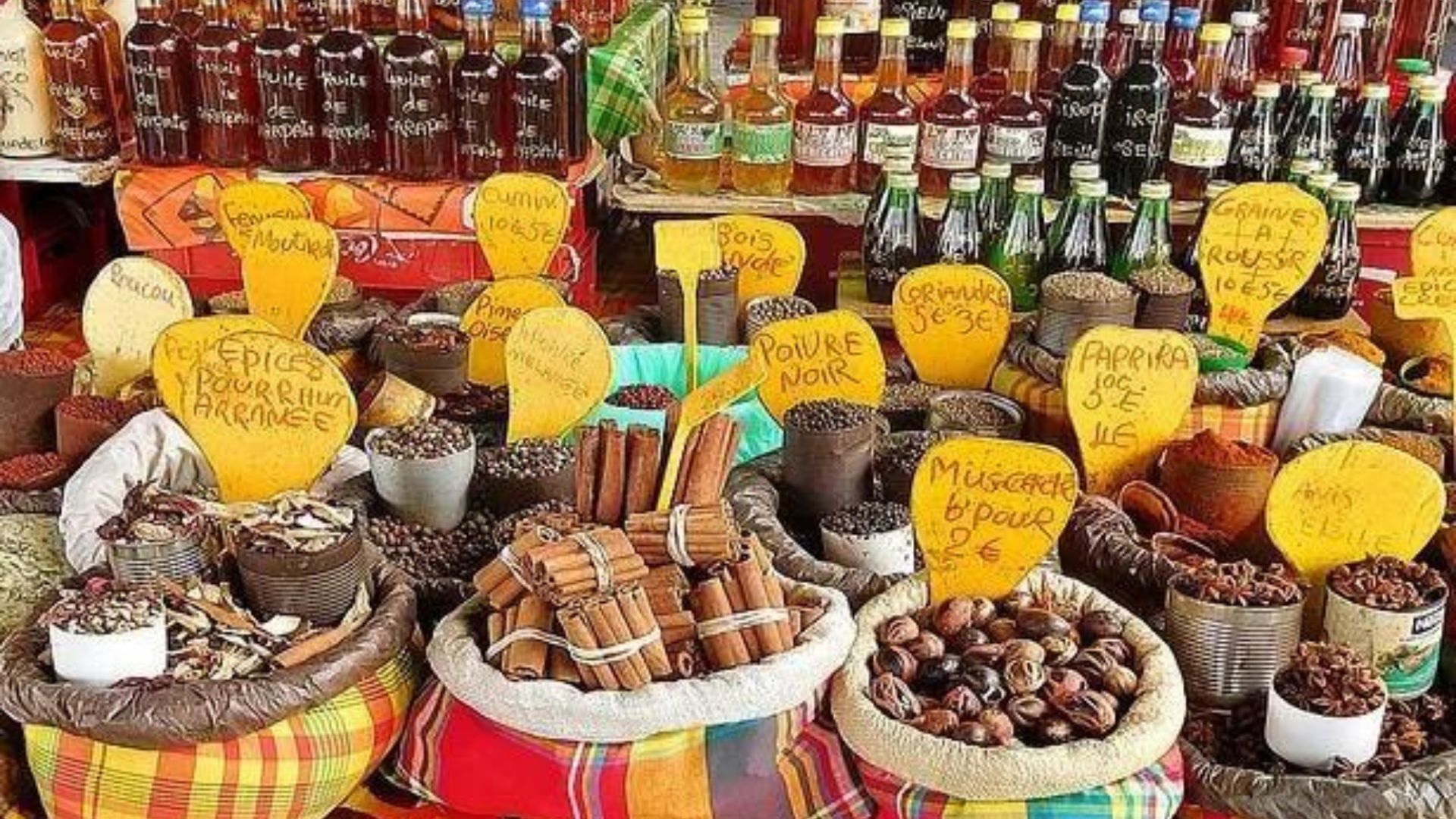 Saveurs locales de la Guadeloupe dans les marchés et restaurants